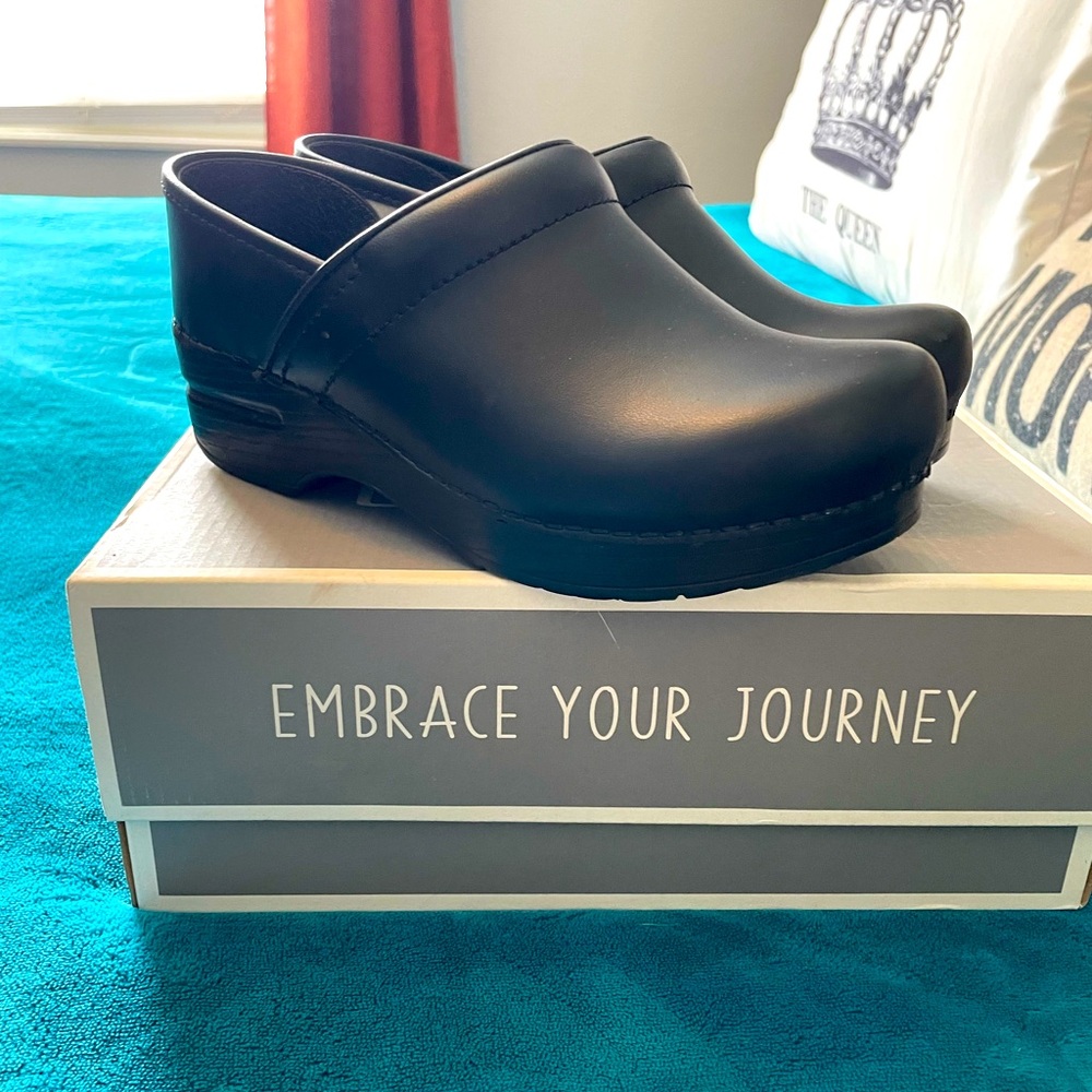 Dansko Professional Black Box Clog Size 37